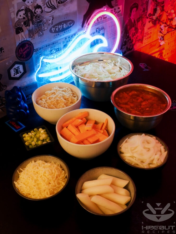 Processed but raw ingredients for Korean Dakgalbi are distributed to bowls.